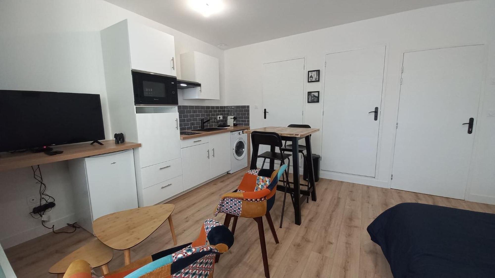Segre Centre ✰ Studio ✰ 24M² ✰ Cuisne ✰ Wifi ✰ Tout Neuf! Exteriör bild